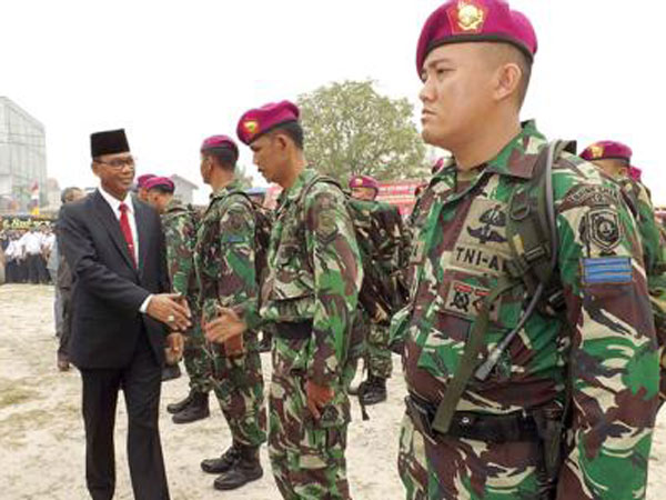 Bupati Rohil Lepas 108 Marinir Cilandak Kembali ke Markas
