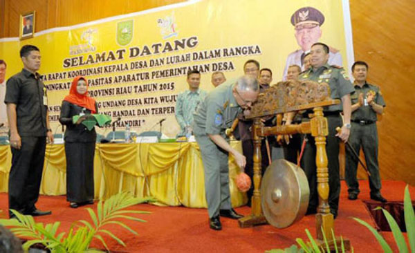 Plt Gubri Buka Rakor Kepala Desa dan Lurah se Riau