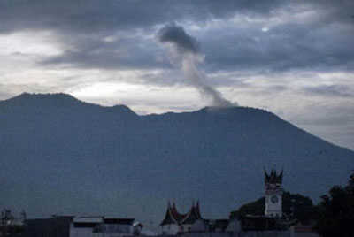 Gunung Marapi Sumatera Barat Meletus