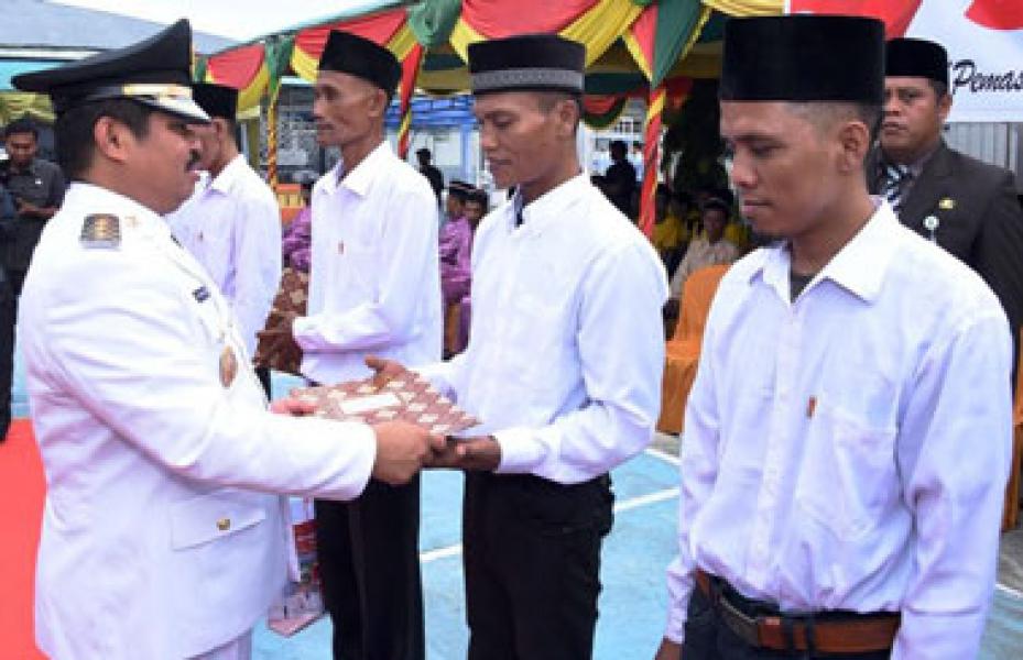 Bupati Bengkalis Serahkan Surat Remisi Untuk 5 Napi Bebas