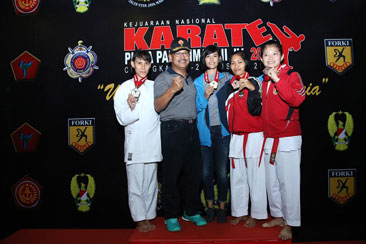 Karateka Wanita TNI Dominasi Kejurnas Karate Piala Panglima TNI Ke-IV Tahun 2016