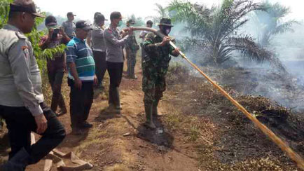 Titik Api Muncul Di Kecamatan Pinggir Tim Gabungan Koramil 04 Mandau Bertindak Cepat