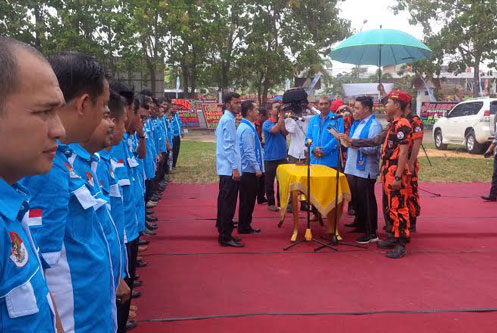 Diguyur Hujan, 160 Pengurus DPD KNPI Pelalawan Basah Kuyup Saat Dilantik
