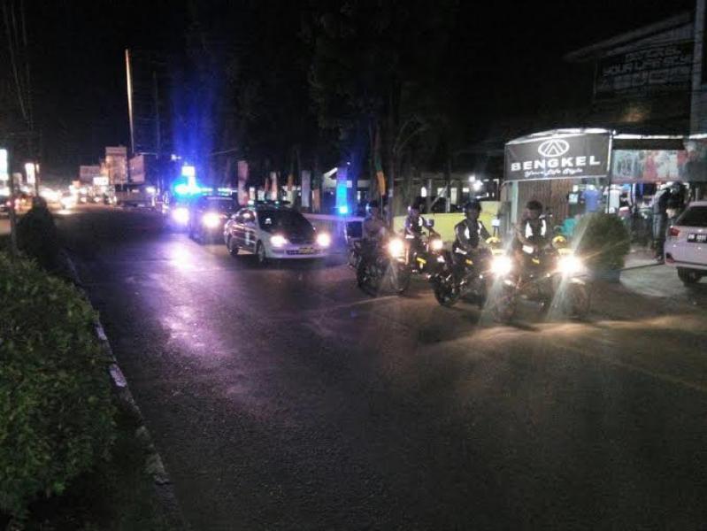 Ciptakan Kamtibmas Kondusif, Polsek Ujung Batu Gelar Pasukan, Show of Force Keliling Wilayahnya