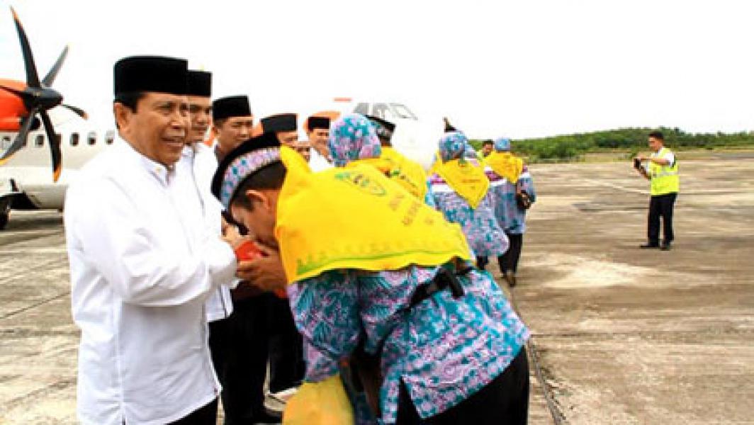 Bupati Sukiman Lepas Keberangkatan 236 JCH Rohul Menuju Embarkasi Batam