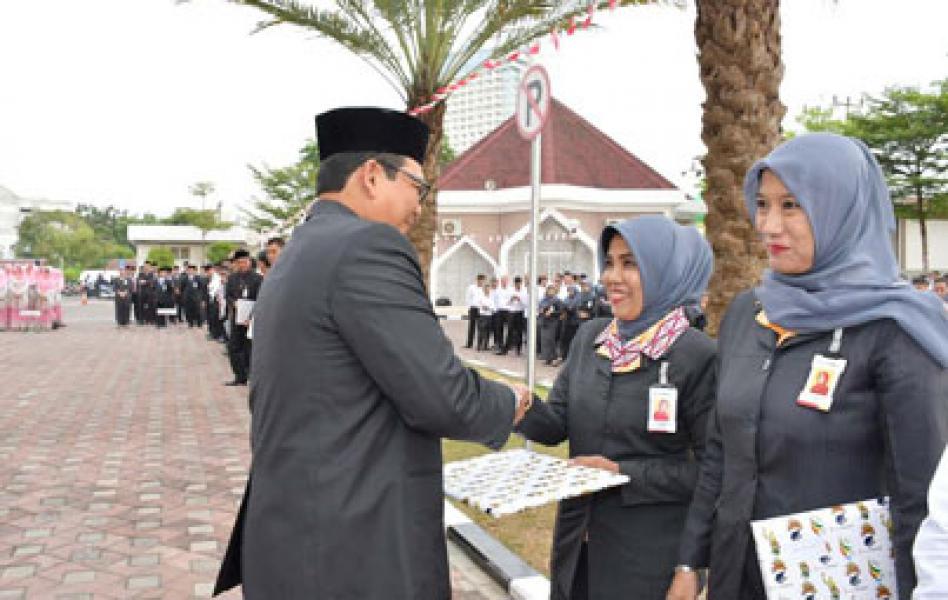 Peringati HUT RI Ke-71, BRK Beri Penghargaan Kepada Karyawan