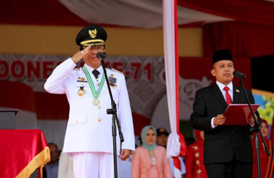 Bupati Wardan Irup Peringatan HUT RI Ke-71 di Lapangan Gajah Mada Tembilahan