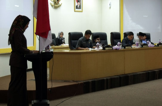 Pansus Nilai LKPJ AMJ Bupati Kampar Periode 2011-2016 Kurang Baik