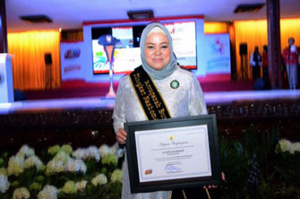 Bunda PAUD Provinsi Riau Terima Anugerah PAUD Tingkat Nasional Tahun 2016