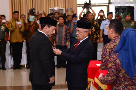 Resmi Jabat Plt Wako, Edwar Sanger Wajib Fasilitasi Pilkada Pekanbaru