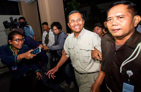 BREAKING NEWS: Kejati Jatim Resmi Tahan Dahlan Iskan