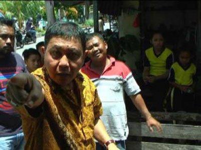 Panik Diberitakan, Ketua DPC PDIP di Riau, Ancam Wartawan di Depan Warga dan Anak-Anak