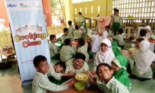 PKPU Pekanbaru Selenggarakan Kelas Memasak di SDIT FIS