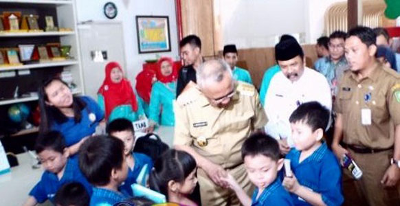 Gubernur Riau Buka Pameran Perpustakaan Soeman HS Pekanbaru