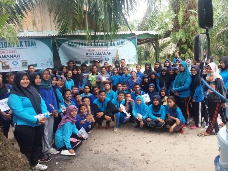 Bhabinkamtibmas Desa Kuntu Bersama Mahasiswa Tanam 100 Pohon