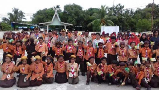Serunya Siswa di Guntung Rayakan Sumpah Pemuda dengan Kapolsek dan Camat Kateman