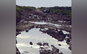 Jalan Lintas Bono di Tanjung Membayang Teluk Meranti Menuju Pulau Muda Rusak parah