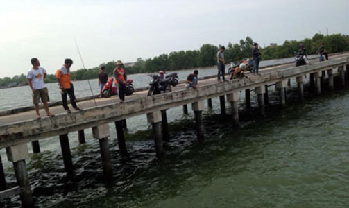 Manfaatkan waktu Luang Untuk Mancing Mania di Pelabuhan Terubuk