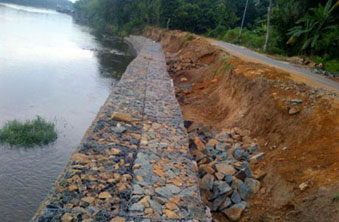 Proyek Turap Tanpa Plang Nama Dipertanyakan Warga Tambang