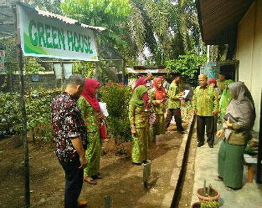 Tim Penilai Adiwiyata Nasional Kunjungi MTs Nurul Falah