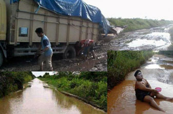 Selain Rusak, Jalan Lintas Bono Teluk Meranti Terendam Aliran Sungai