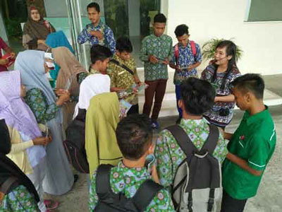 Enam Sekolah Estate Kampar Sambangi Pabrik RAPP