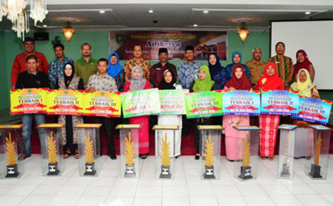 Disperindag Bengkalis Beri Penghargaan Adikriya Kepada 9 IKM Berprestasi