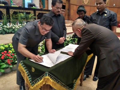 DPRD Riau Sahkan APBD Perubahan Tahun 2016 Sebesar Rp10,3 Triliun
