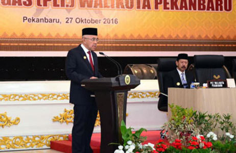 Soal Satu Nama Calon Wagubri, Andi Rachman Memilih Bungkam