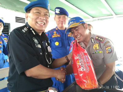Polres Bengkalis Serahkan Kapal Speed Boad Tiger Johor Yang Dicuri OTK ke Polisi Diraja Malaysia