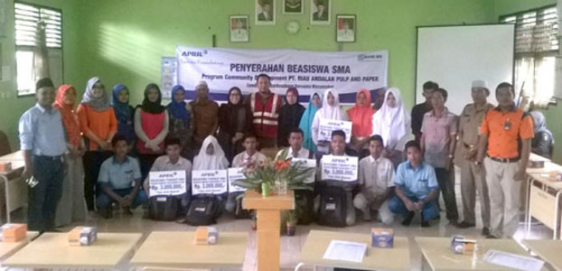 PT RAPP Kembali Salurkan Beasiswa Pendidikan di Logas