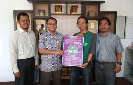Unilak Beri Beasiswa 10 Juara Lomba Mading di Fesmed 2016