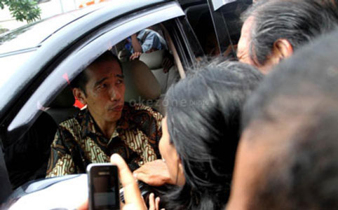 Jokowi Tolak Temui Demonstran, Ada Apa?