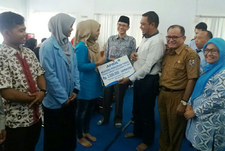 PT RAPP Beri Beasiswa kepada 44 Mahasiswa dari 5 Universitas di Riau