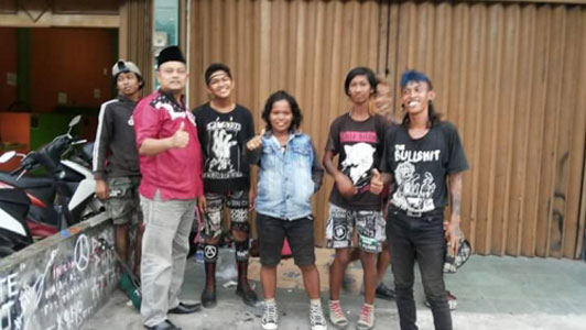 Anak Punk Berhasil Kumpulkan Rp 500 Ribu Bantu Korban Gempa di Aceh