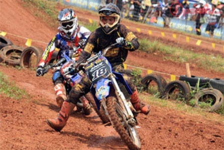 Bupati Amril Membuka Kelolema Motocross and Grastrack di Pulau Rupat