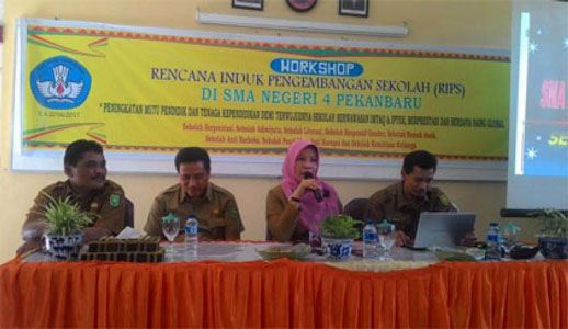SMAN 4 Gelar Workshop Pengembangan Sekolah, Peningkatan Kompetensi Pendidik dan Tenaga Kependidikan