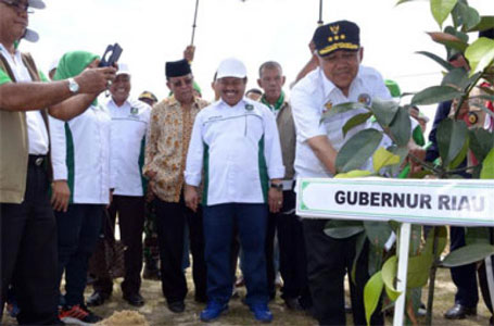 Gubri Buka Aksi Serentak Menanam Pohon dan Penghijauan Tahun 2016 di Kecamatan Pinggir