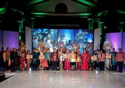 Wakil Kuansing Rebut Juara Pertama Lomba Desain Kostum Tradisional Riau 2016