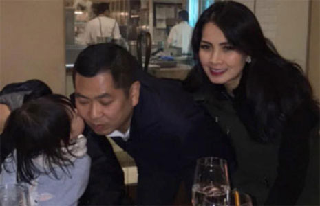NATAL 2016: Rayakan Natal, Hary Tanoe Dapat Ciuman Istimewa dari Cucu