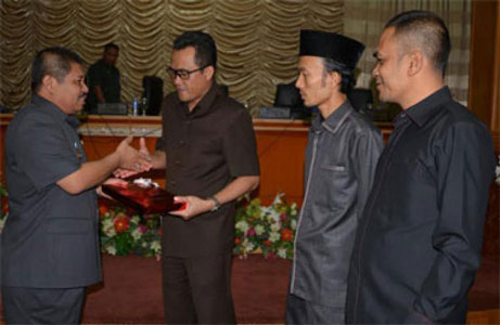 Bupati Bengkalis Sampaikan Pengantar Nota Keuangan dan Ranperda APBD Bengkalis 2017