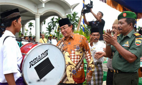 Bupati  Wardan Lepas Pawai Taaruf MTQ Tingkat Desa Sanglar