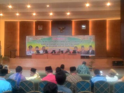 IKA UIN SUSKA Taja Kongres I dan Seminar Nasional