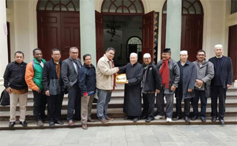 Muslim Tiongkok Hadapi Tiga Musuh Utama