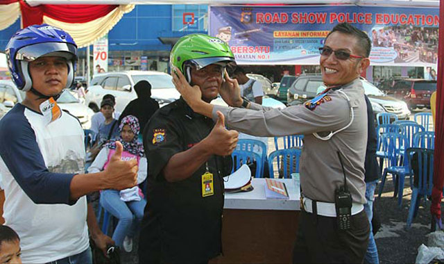 Asyik... Jawab Pertanyaan Pak Polisi, Langsung Dapat Hadiah