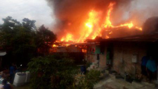 Sepuluh Rumah di Asrama Pancasila Pekanbaru Terbakar