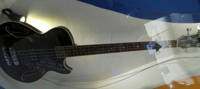 Gitar Bass Jokowi Dipameran Integrity Expo 2016