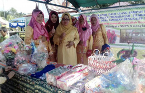 SMPN 9 Bengkalis Taja Bazar dan Pameran Daur Ulang Sampah