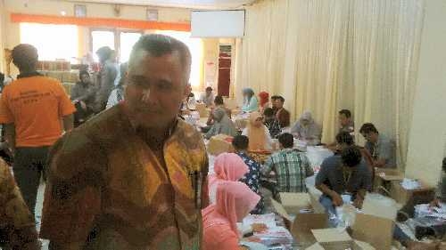 KPU Sudah Mulai Lipat Surat Suara untuk Pilwako Pekanbaru 15 Februari 2017