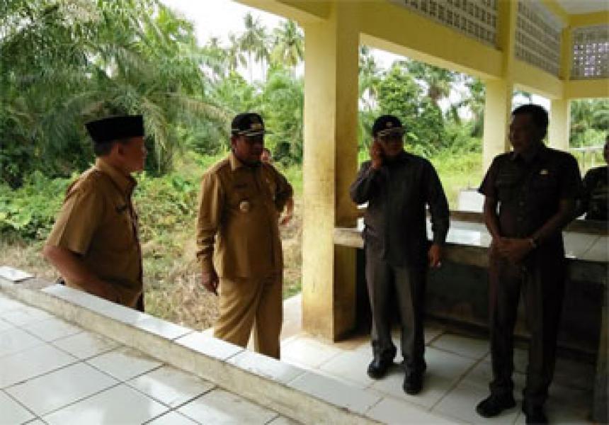 Benahi Pasar Teluk Pulau Hilir, Wabup Rohil Lakukan Blusukan